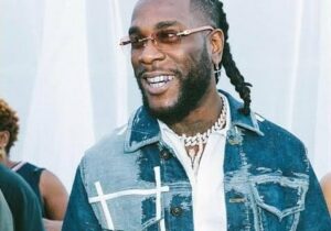 Burna boy and his friends sang for his mother on her birthday (video)